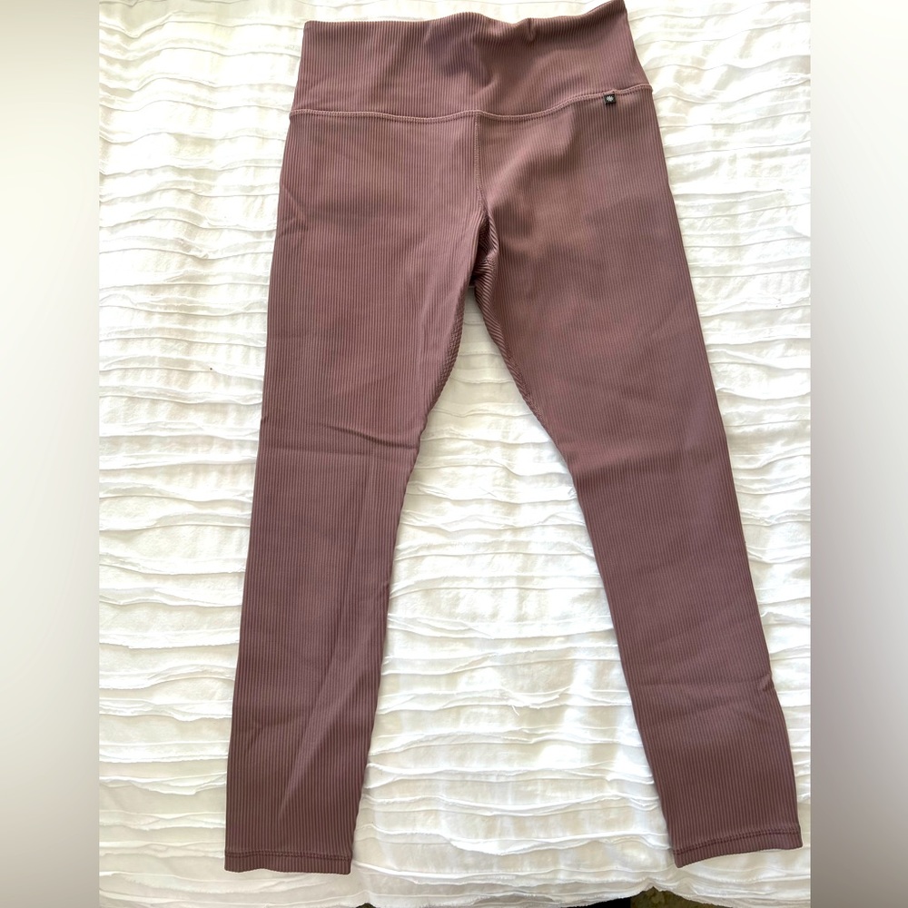 NWOT - ATHLETA ALESHA KEYS LEGGINGS